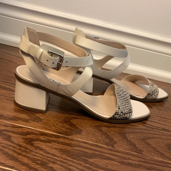 🆕🔥CLARKS Leather White&Snake Block Sandals-Sz10 - Picture 2 of 6